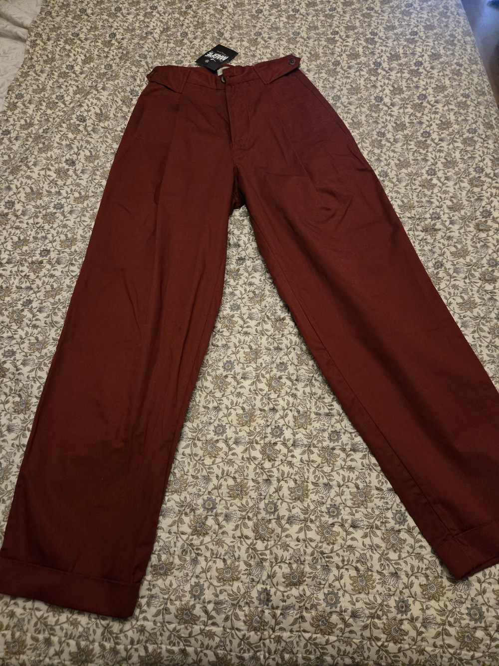 Vintage Romano Women'sStraight-Leg Chinos in Burgundy